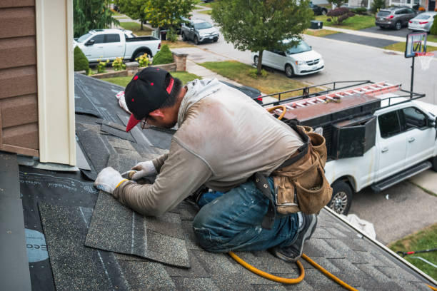 Professional Roofing technician working in Leesburg, OH